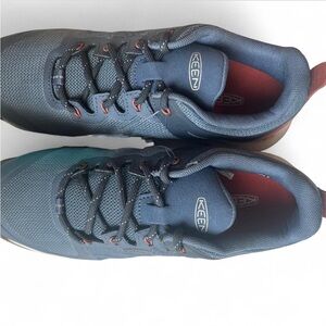 KEEN EXPLORE BLUE AND REDWOOD WOMENS SAMPLE SHOE SIZE 7